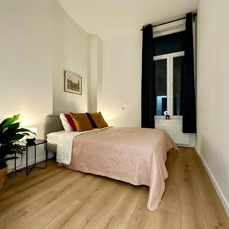 Luxury By Rikas Apartment *